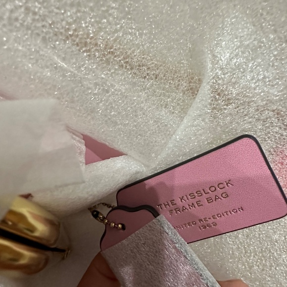 BRAND NEW RARE COACH PINK KISSLOCK 👛 - Picture 4 of 7